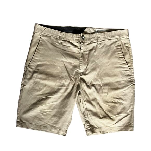 Volcom Khaki Chino Shorts Men’s 38 Beige Casual Flat Front Skate Style - Picture 1 of 6